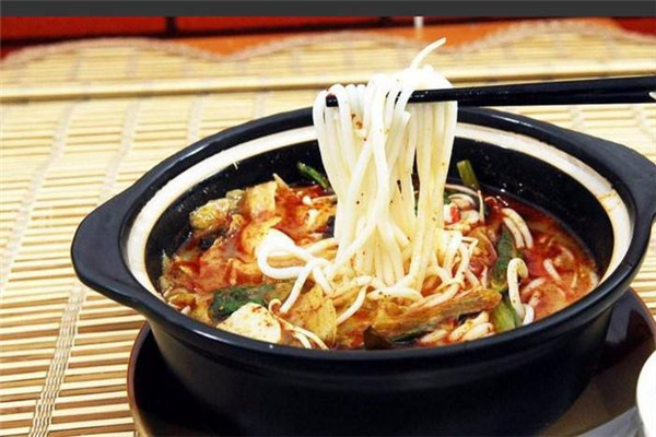 肥婆特色罐罐米线